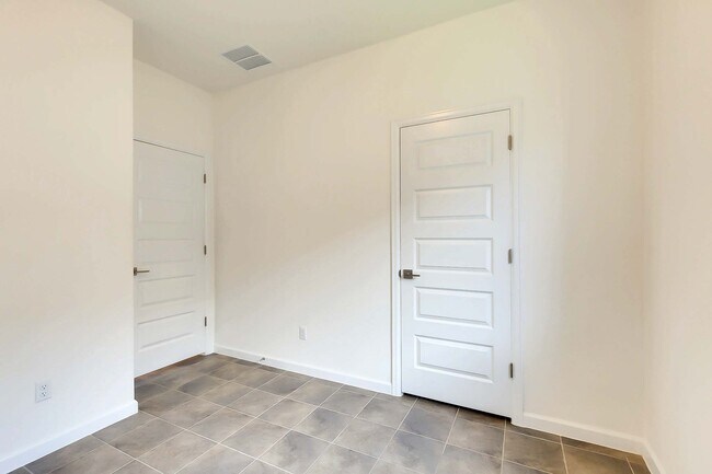 Building Photo - 133 James Rose Ln