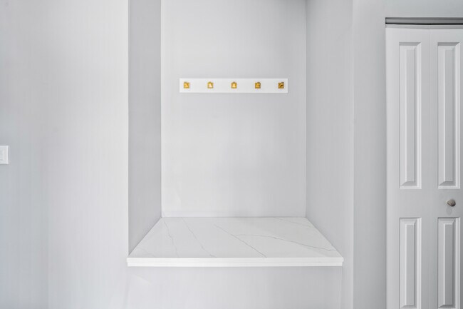 Building Photo - 1400 8th St