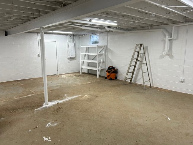 Building Photo - 137 Davis Rd