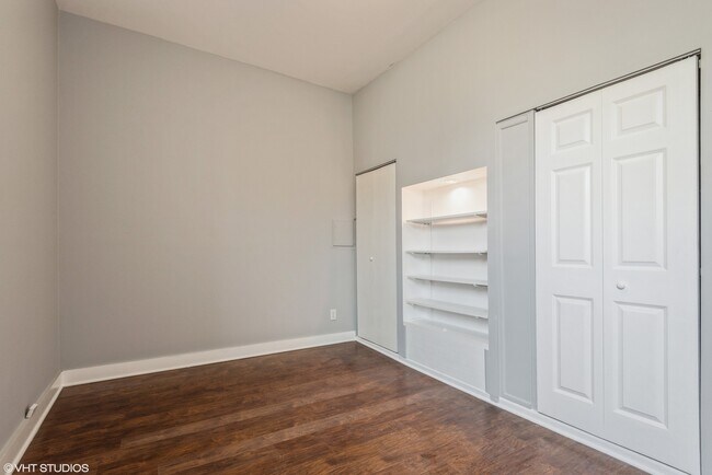 Building Photo - 1633 Oak Ave