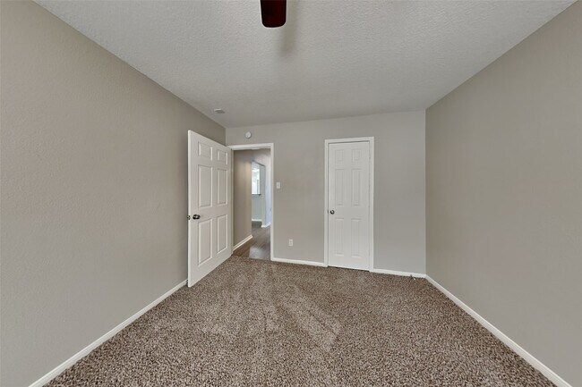 Building Photo - 18727 Holly Way
