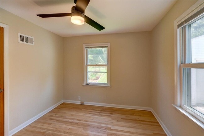 Building Photo - 401 Merrill Crest Dr