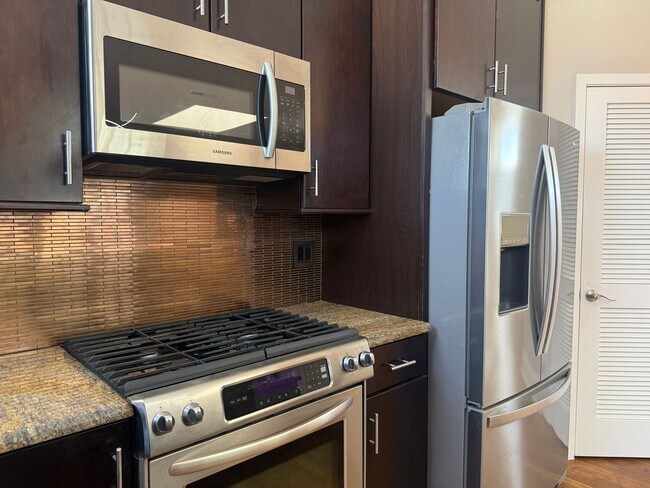 Building Photo - Completely Renovated Downtown Memphis Loft with Rooftop Skyline Views.