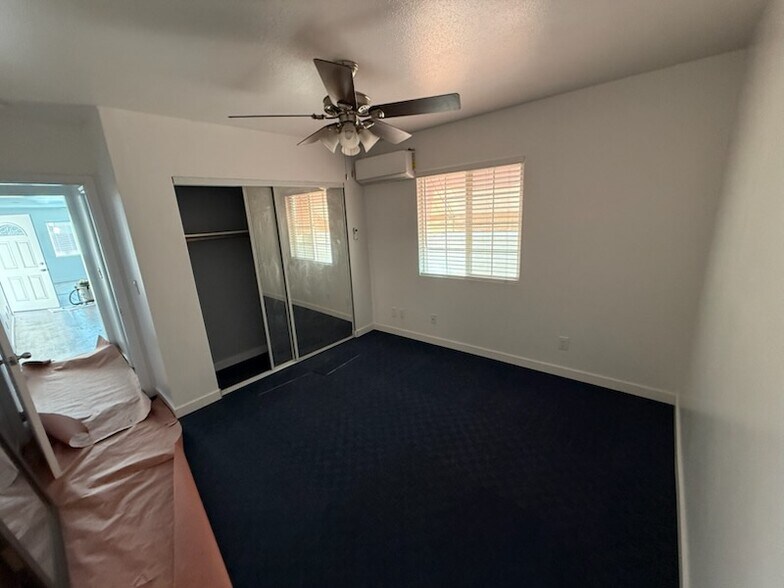 Building Photo - 454 E 63rd St