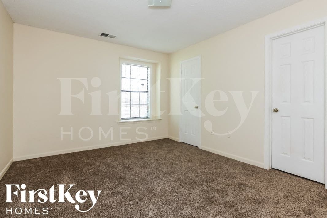 Building Photo - 4877 Summitridge Dr