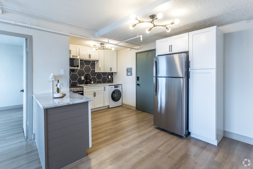 1BR, 1BA - 615SF - Kitchen - The Bonsai at Central Gardens