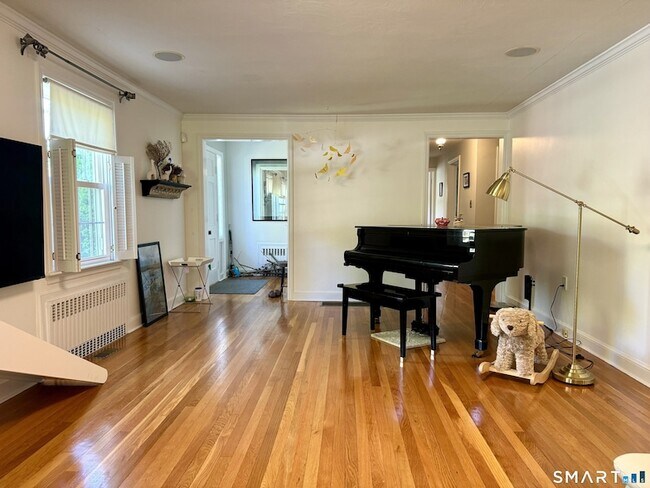 Building Photo - 330 Ridge Rd