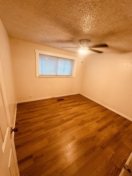 Building Photo - 844 S Roberta St