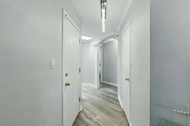 Building Photo - 404 Lindsay Pl SW