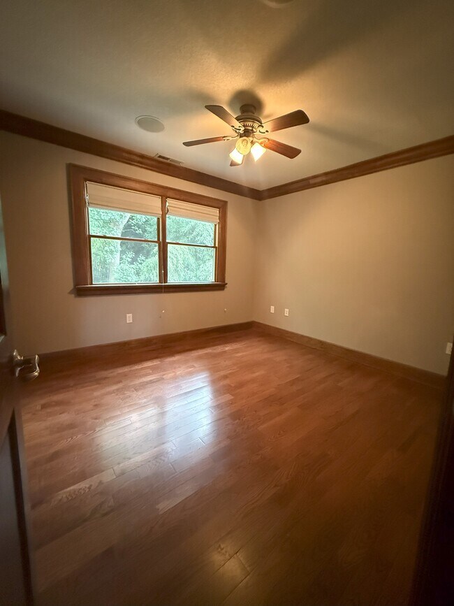 Building Photo - 22 Pear Tree Ln