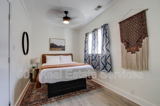 Building Photo - 1954 Manila Ave