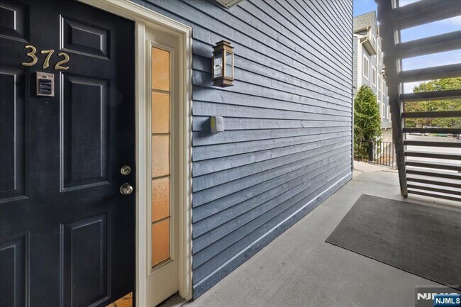 Building Photo - 372 Cambridge Dr