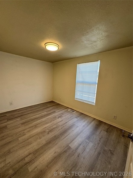 Building Photo - 102 S Hickory St