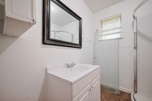 Building Photo - 227 N Austin Dr