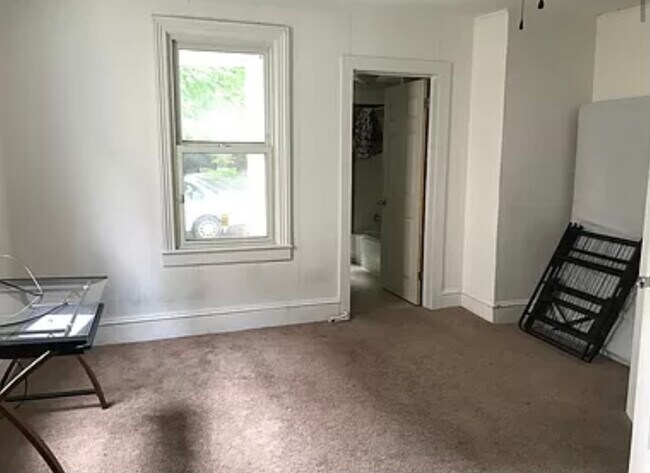 Building Photo - 71 Oak St