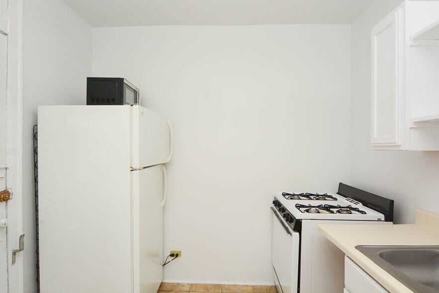 Building Photo - 2332 N Spaulding Ave