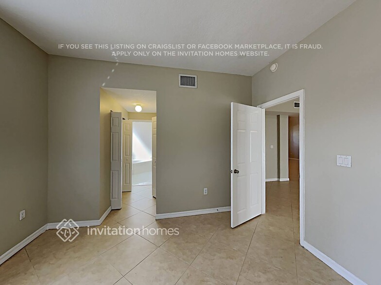 Building Photo - 5325 SW 134th Ave