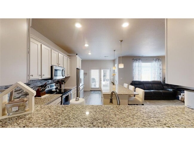 Building Photo - Available 4/2: Beautiful End Unit Townhome in Cherrywood Park