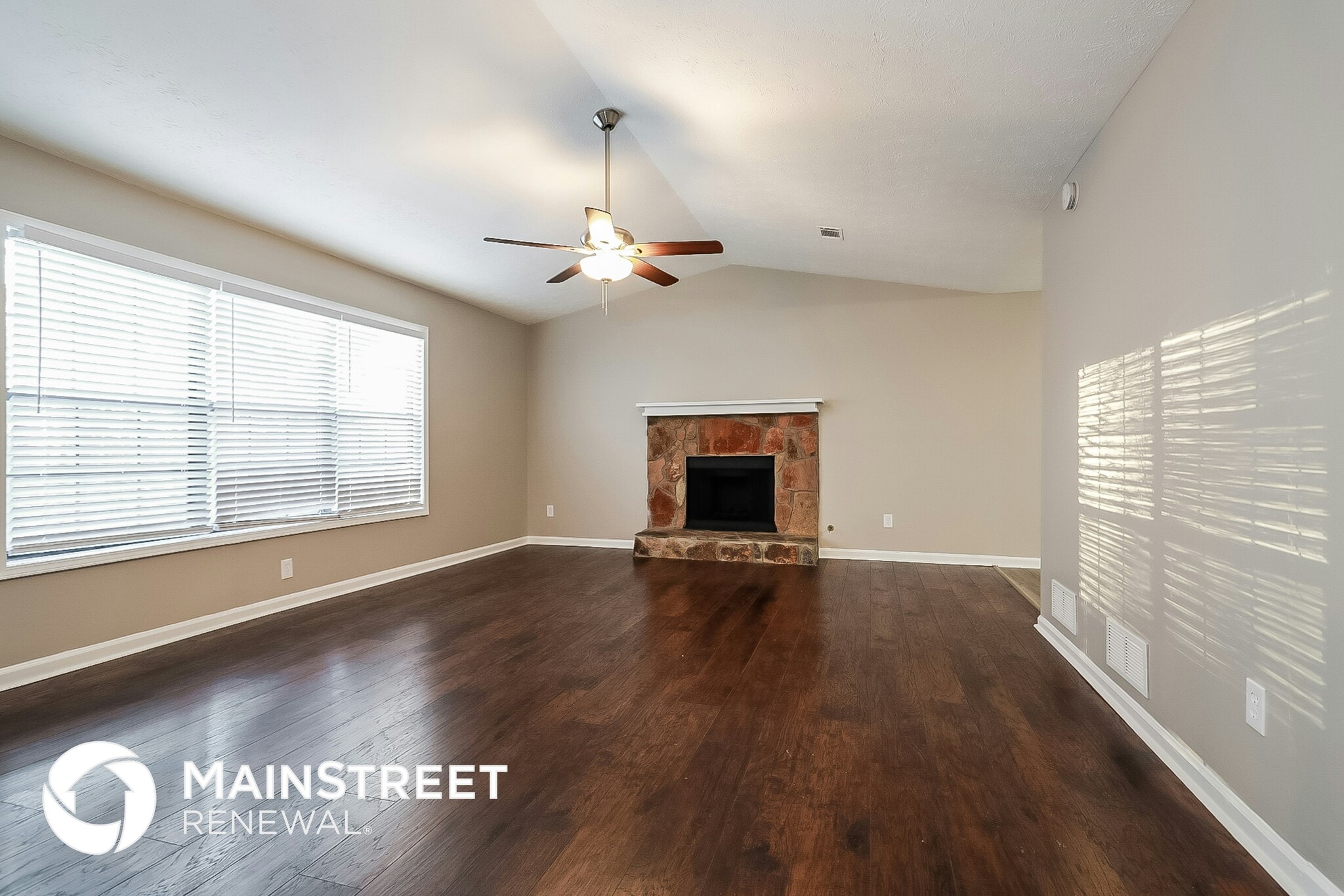 Building Photo - 4218 Falcon Crest Dr