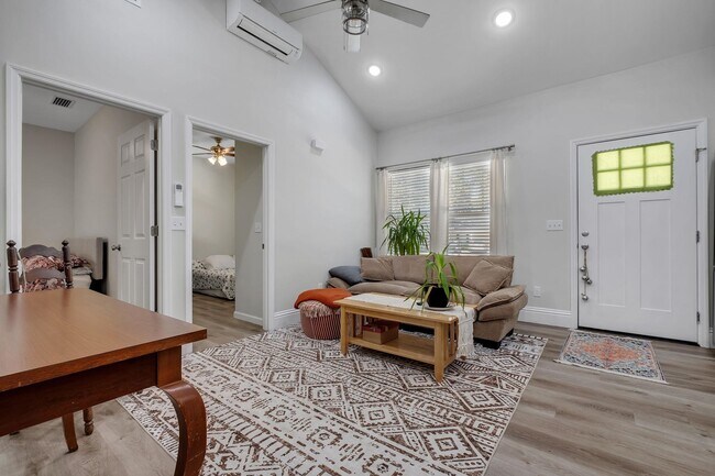 Building Photo - 15 Arapaho Trail