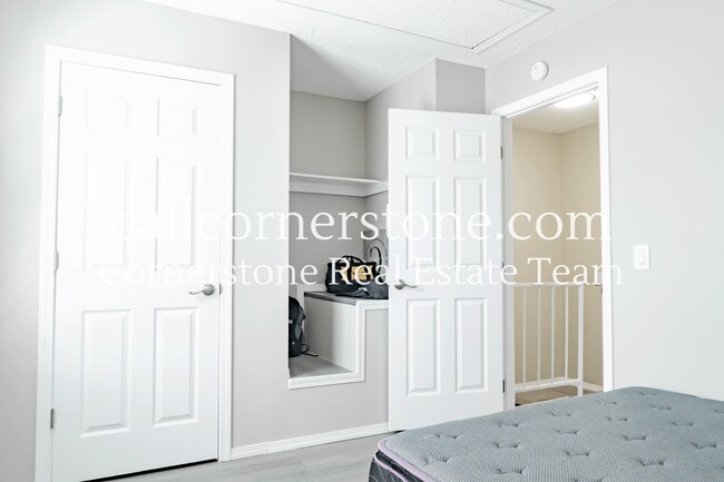 Building Photo - 3618 Queen Anne Way