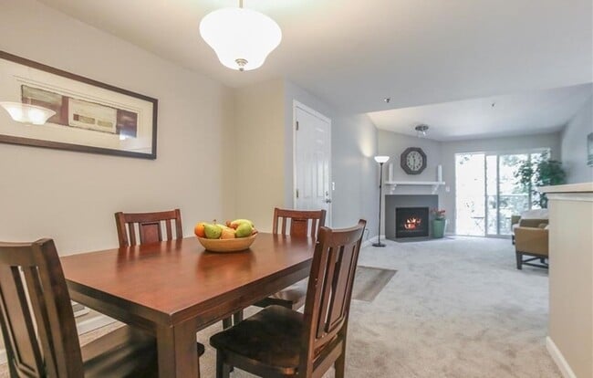 Building Photo - 3 Bed 2 Bath Condo is Available for Rent!