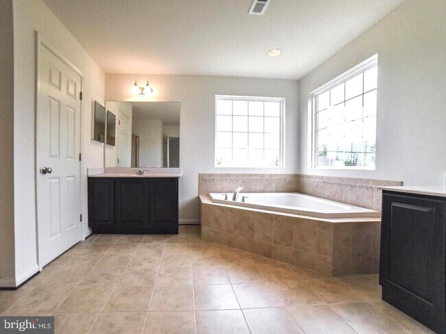 Building Photo - 46159 Seabiscuit Ct
