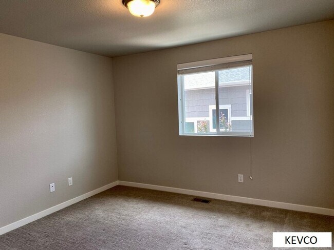 Building Photo - Spectacular New Construction!