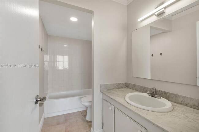 Building Photo - 1300 NE Miami Gardens Dr