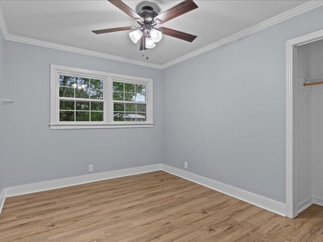 Building Photo - 302 Cedar Dr