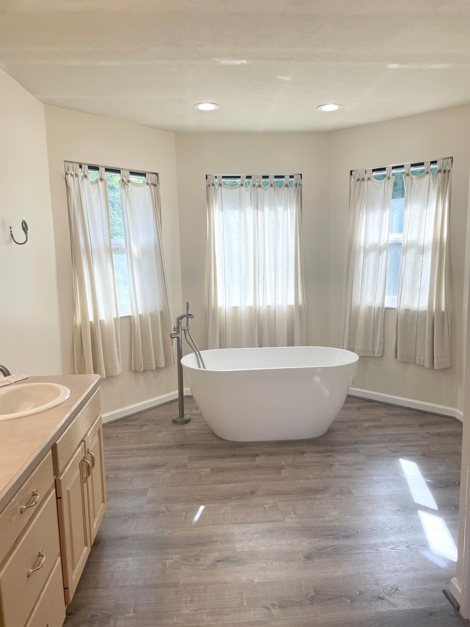 Master Bath Freestanding tub and separate shower - 562 Pheasant Way