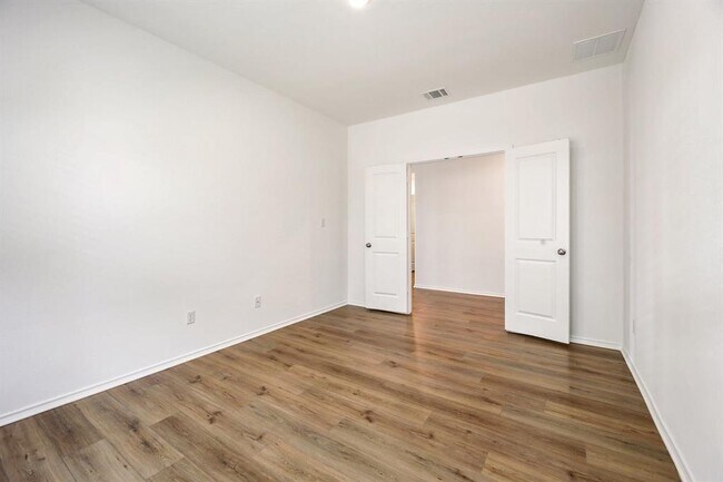 Building Photo - 113 Golden Grove Pkwy