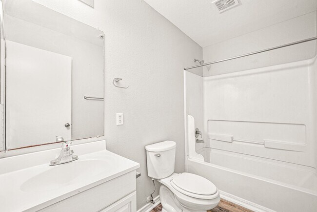 Building Photo - 7811 Kingsbury Wood