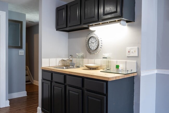 Building Photo - 327 Covert Run Pike