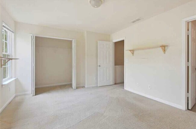 Building Photo - 769 Crestwell Cir SW