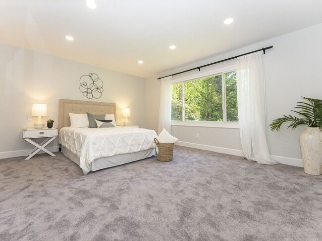 Building Photo - 4 BD remodeled Sylvan Heights home!