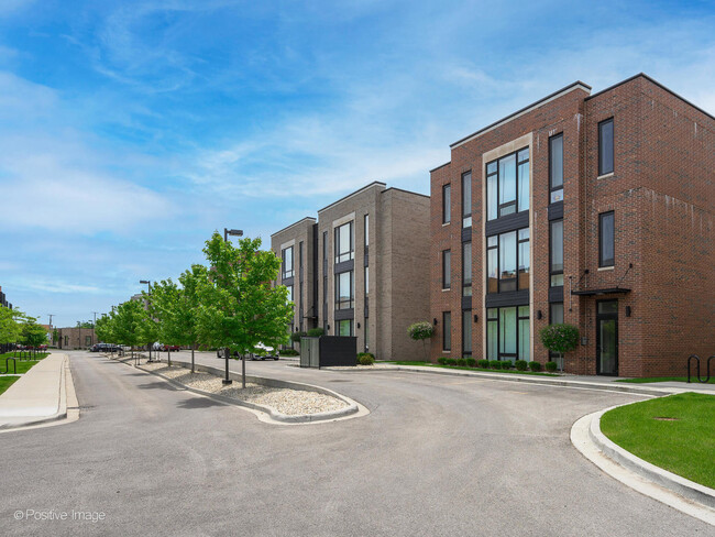 Building Photo - 2150 N Neenah Ave
