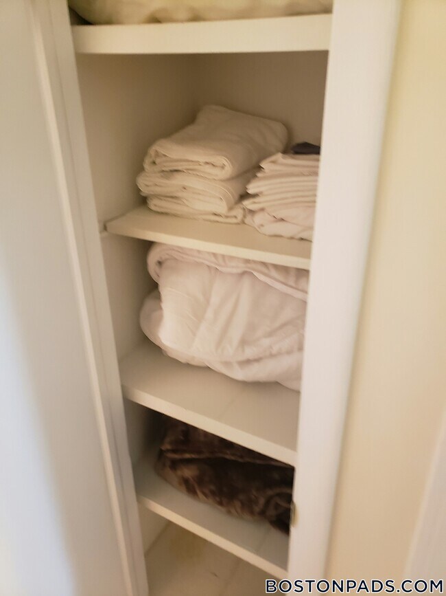 Building Photo - 33 Oxford Cir