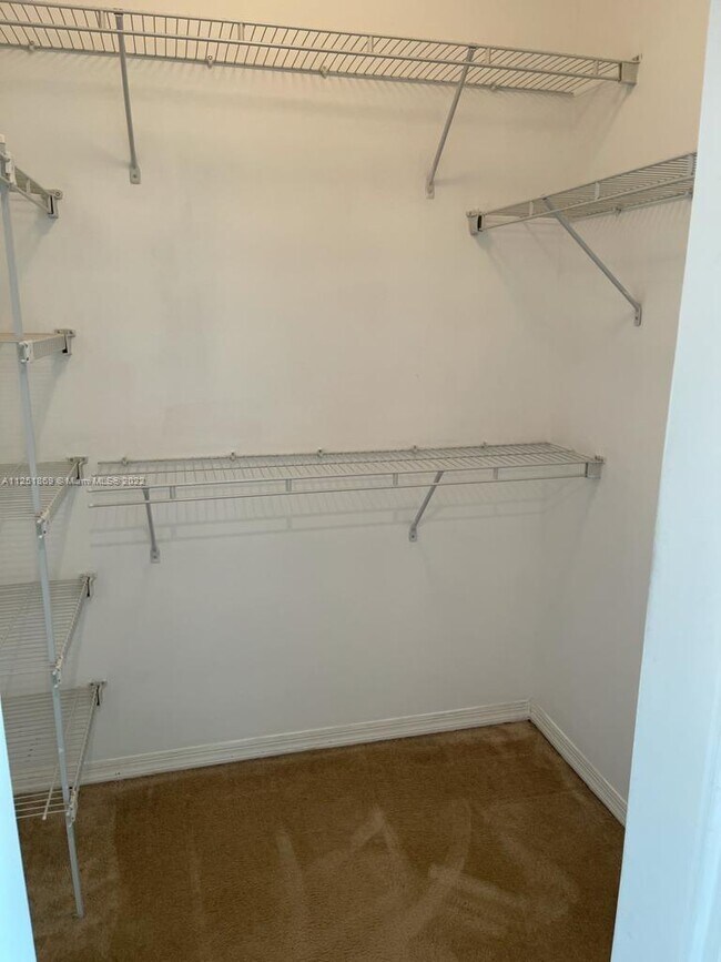 Building Photo - 1723 SW 2nd Ave