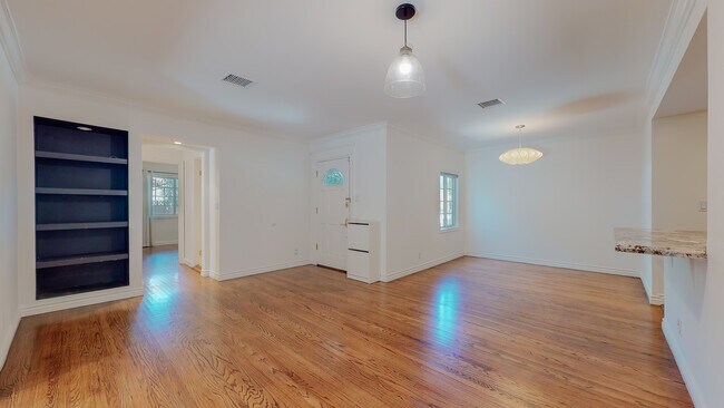 Living room & dining room - 18406 Bessemer St