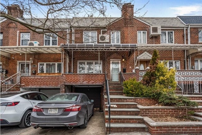 Primary Photo - 95-25-95-67 67th Ave
