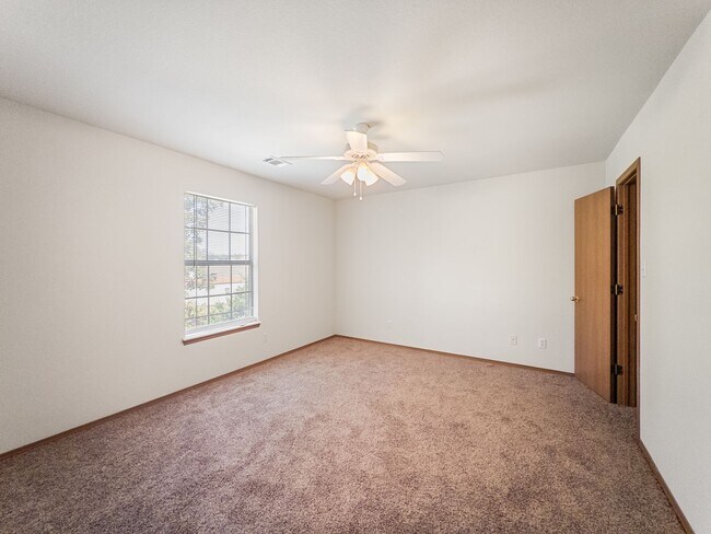 Building Photo - 1521 Fianna Pl Ct