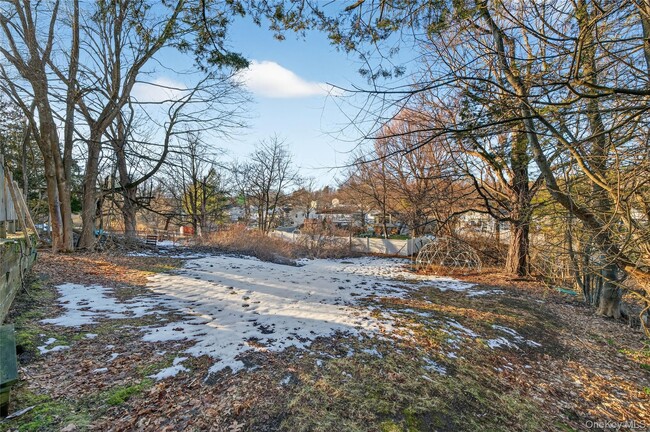 Building Photo - 32 Quaker Hill Rd