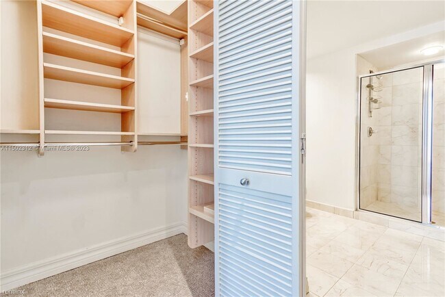 Building Photo - 2 br, 2.5 bath Condo - 808 Brickell Key Dr...