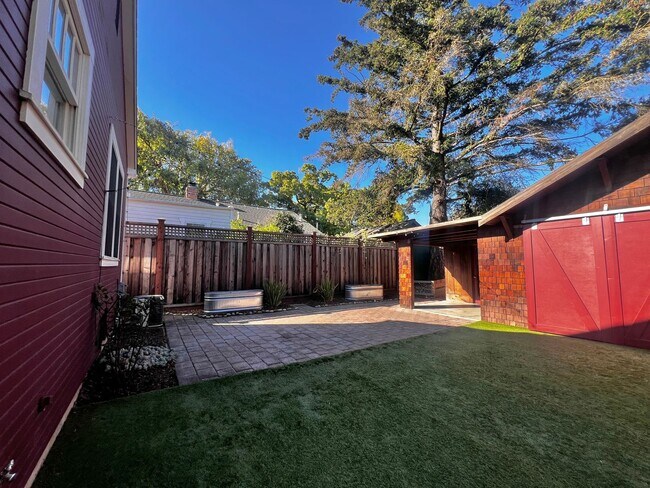 Building Photo - Charming Petaluma Home Near Downtown