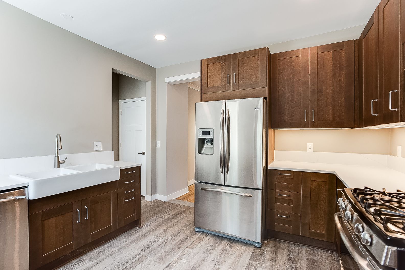 Chef's kitchen - 1222 7th St W
