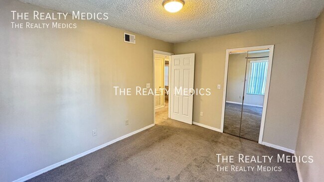 Building Photo - 2727 N Poinciana Blvd