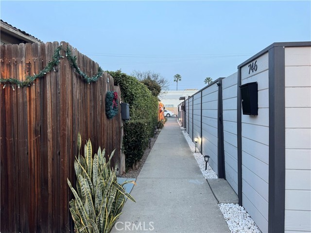 Building Photo - 754 N Shattuck Pl
