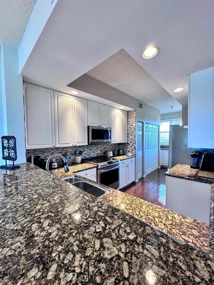 Building Photo - 26 Royal Palm Way
