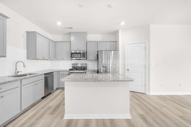Building Photo - 796 Earhart St NW